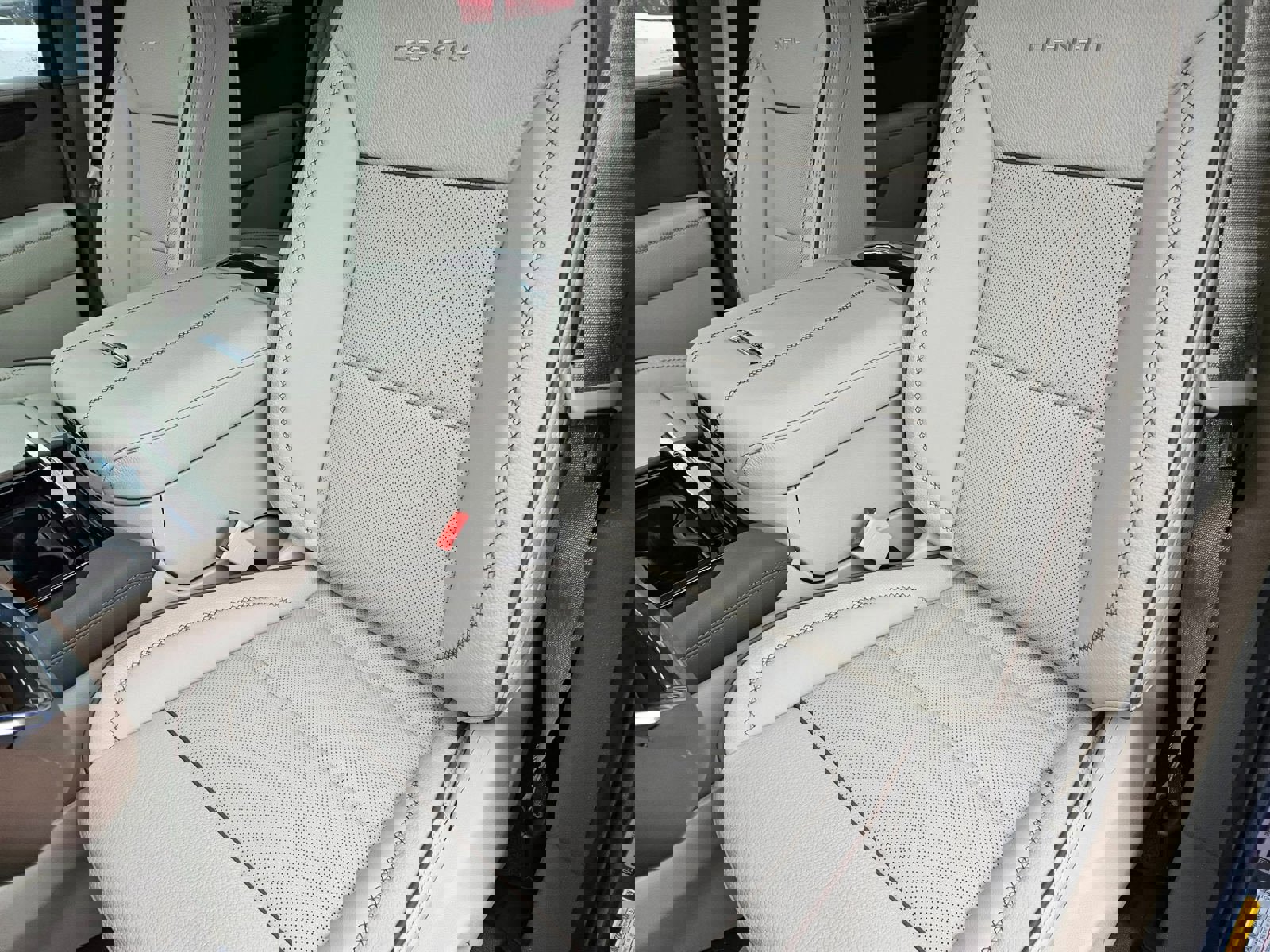 New 2026 GMC Yukon Denali AWD/4WD image 19