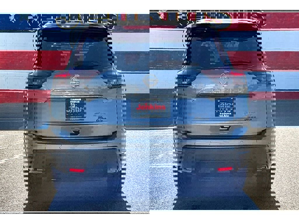 Used 2024 Nissan Rogue SV image 4