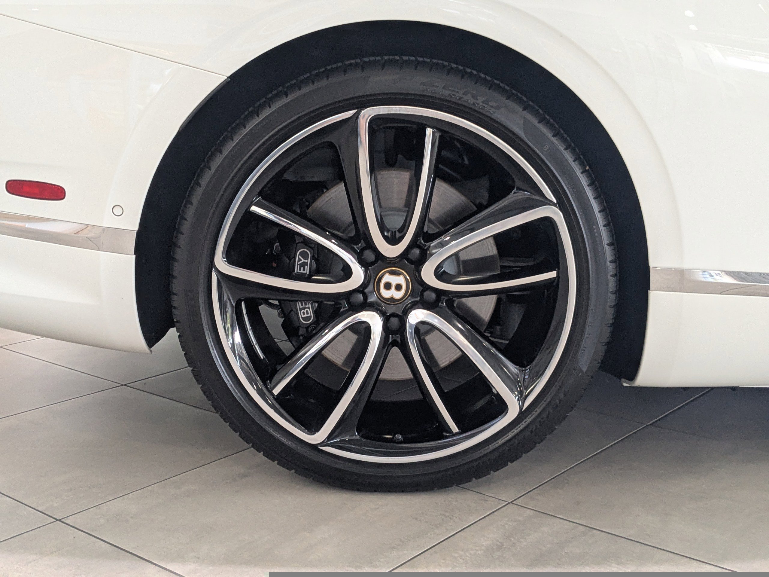 Used 2020 Bentley Continental GT image 9