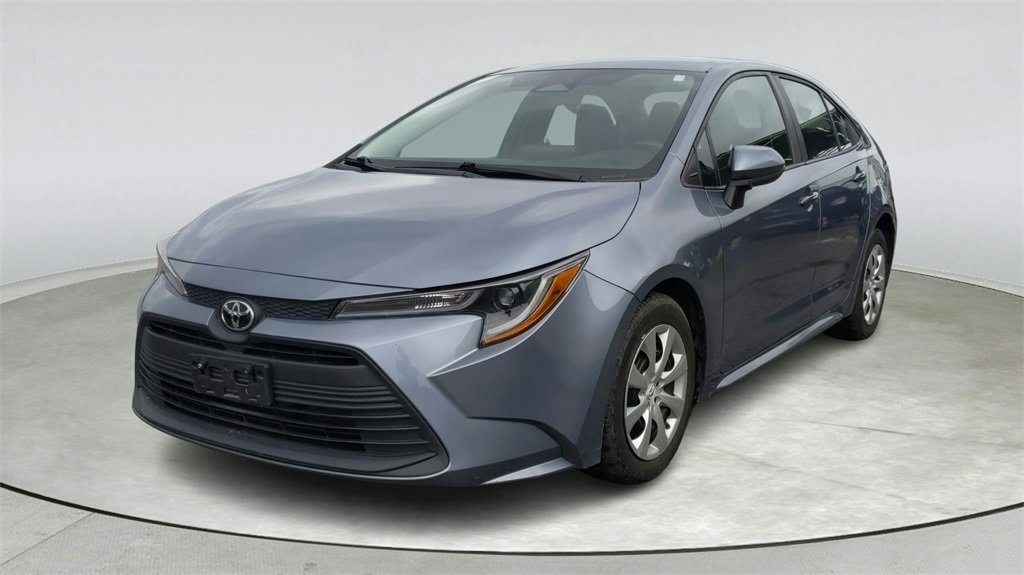 Used 2023 Toyota Corolla LE image 3