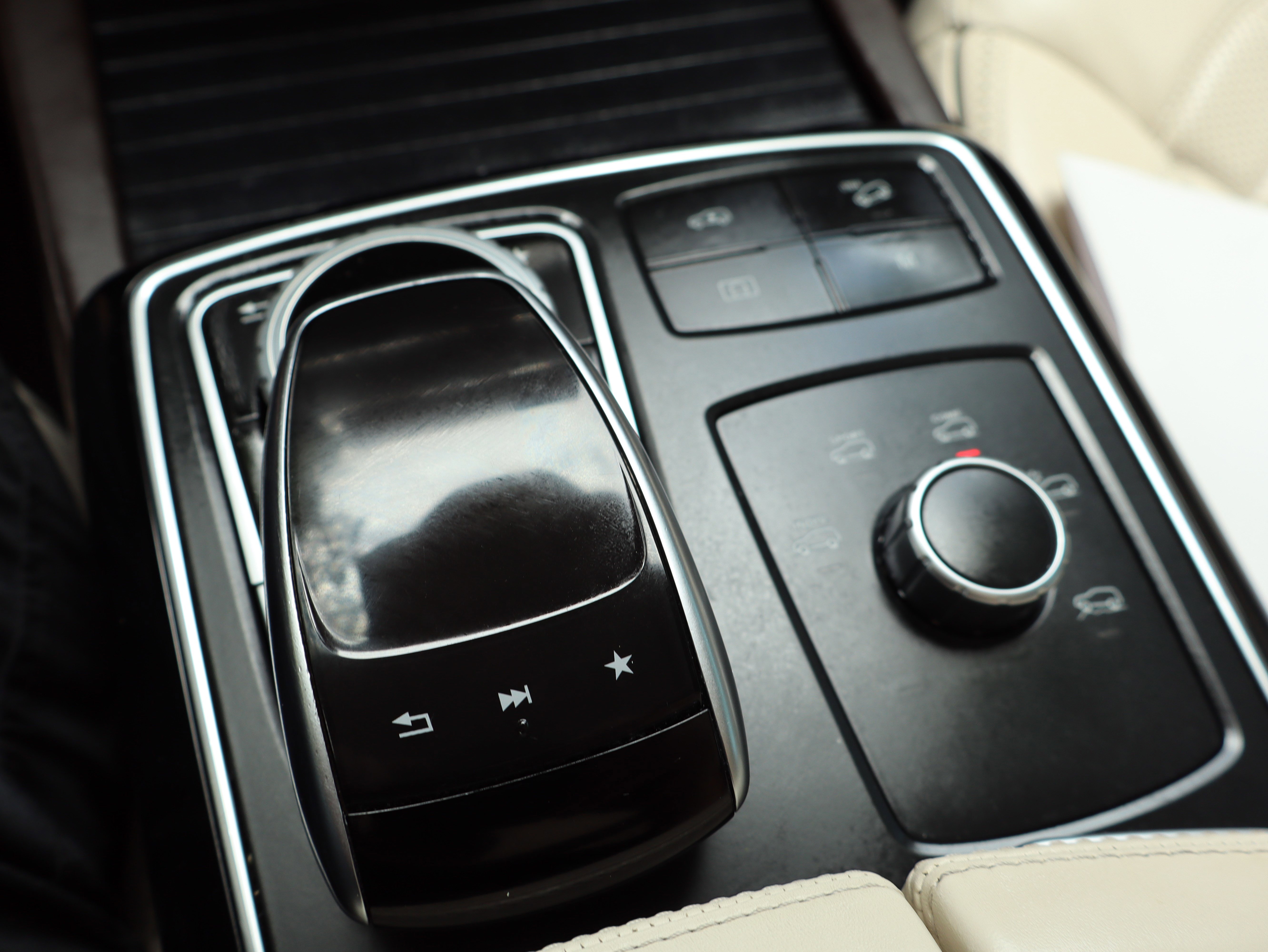 Used 2018 Mercedes-Benz GLS 550 4MATIC image 39