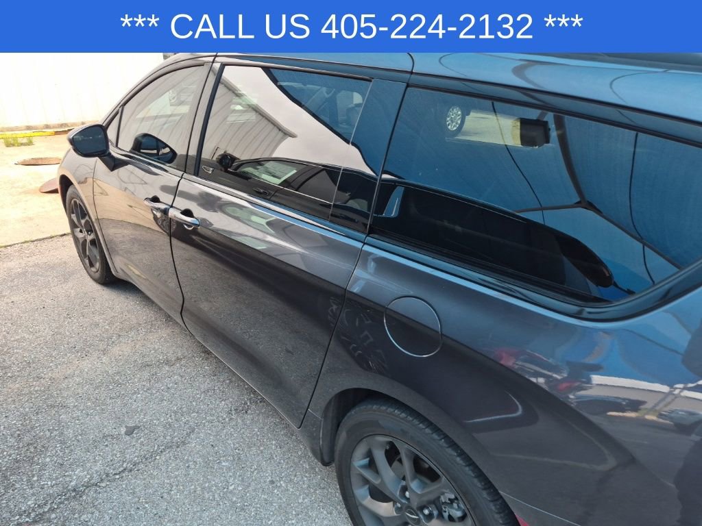 Used 2021 Chrysler Pacifica Touring w/ S Appearance Package image 8