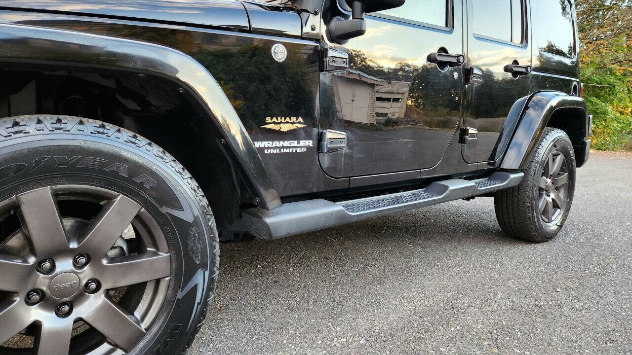 Used 2015 Jeep Wrangler Unlimited Sahara AWD/4WD image 9