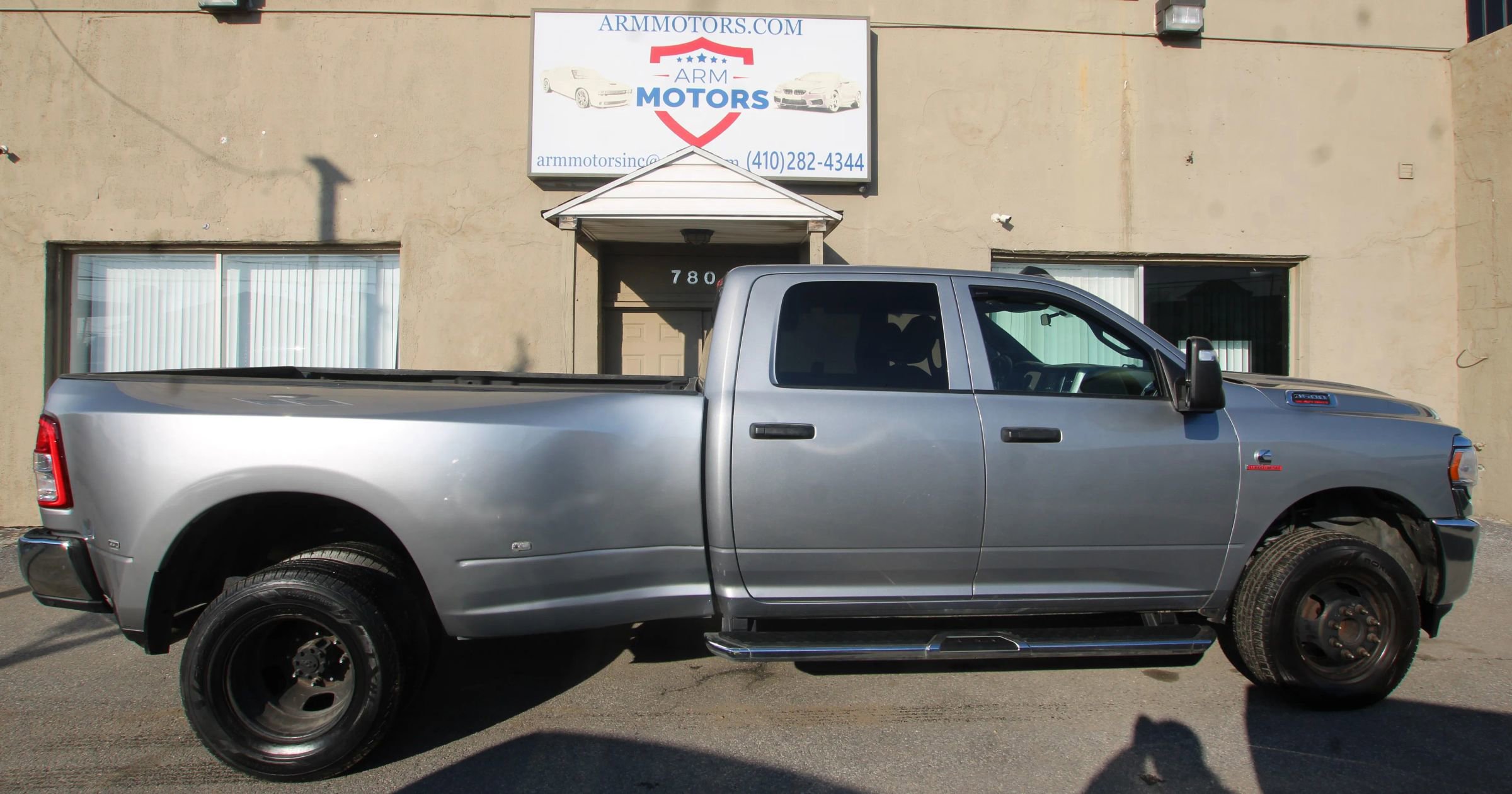 Used 2024 RAM 3500 Tradesman w/ Chrome Appearance Group AWD/4WD image 4