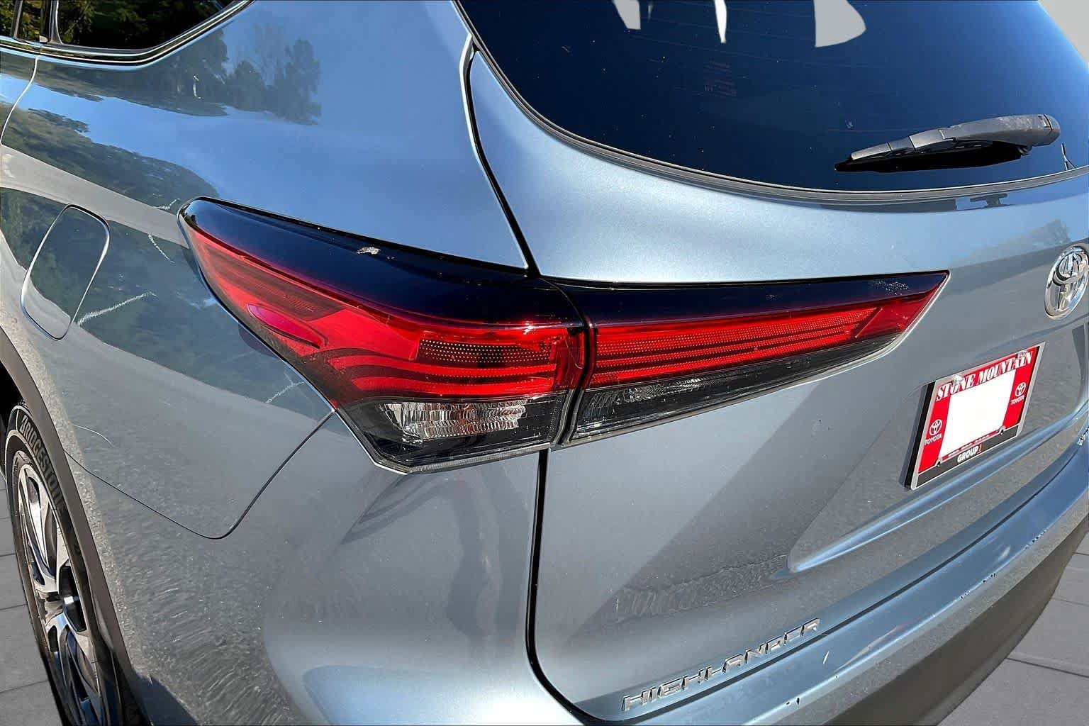 Used 2022 Toyota Highlander XLE FWD image 29