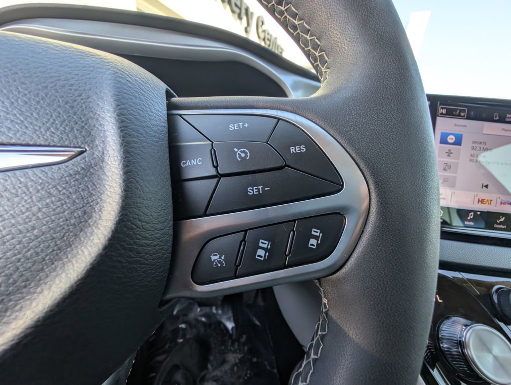 Used 2024 Chrysler Pacifica Touring-L FWD image 24