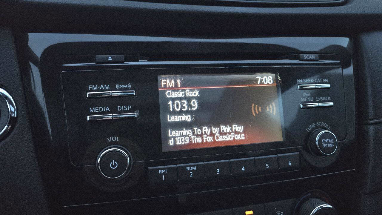 Used 2017 Nissan Rogue SV image 22