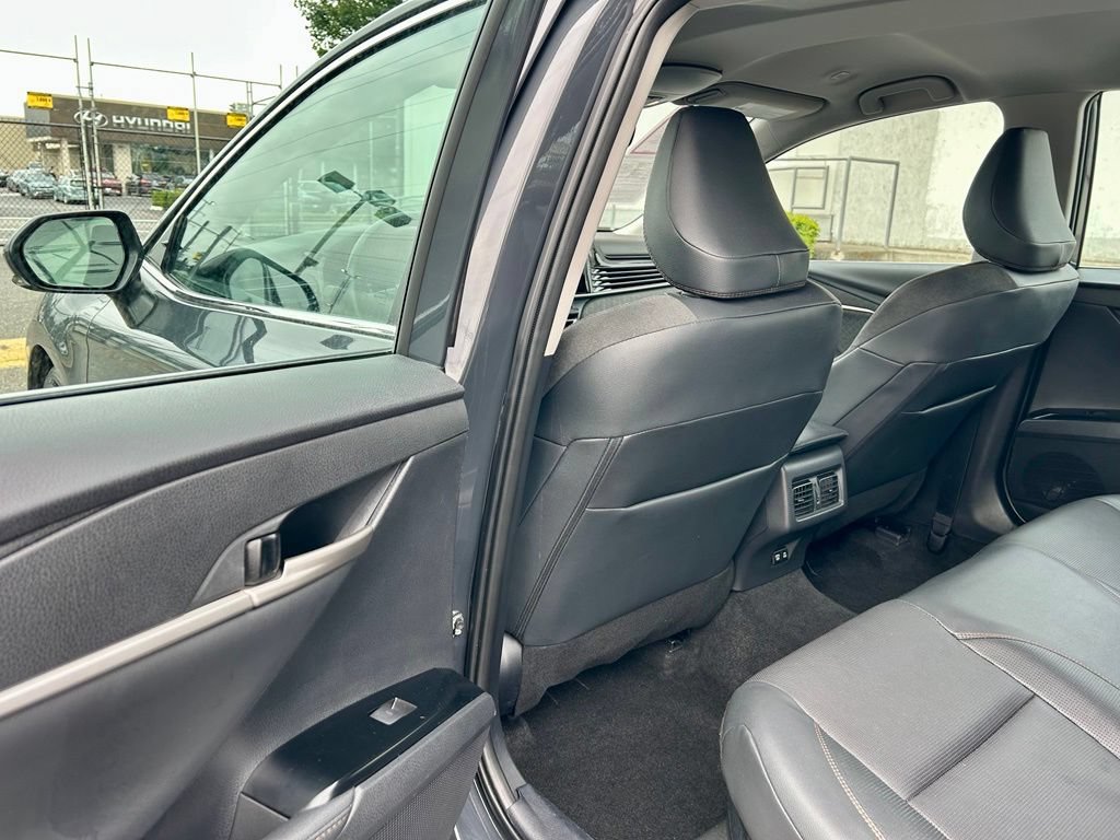 Used 2025 Toyota Camry XLE FWD image 11