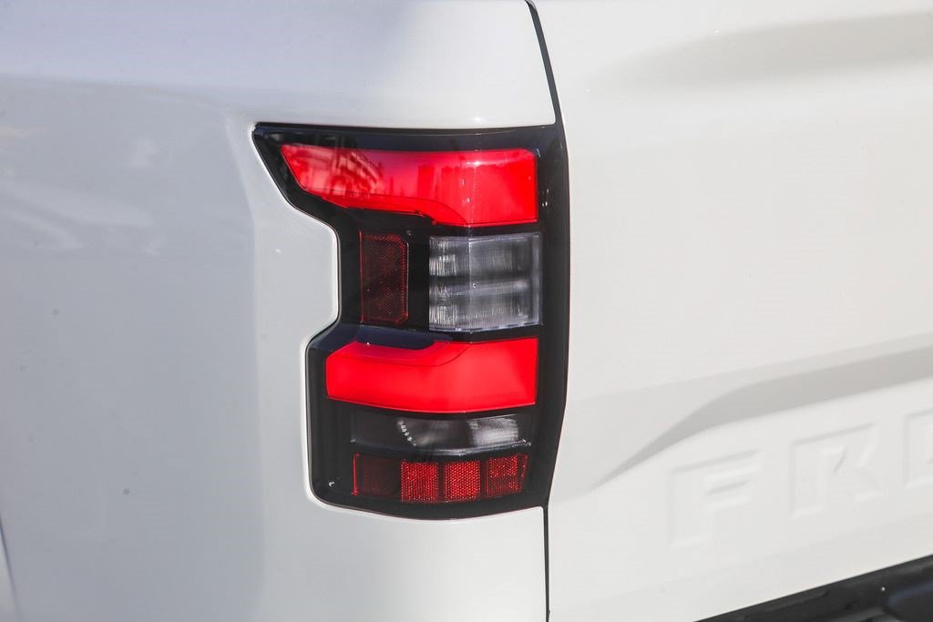Used 2025 Nissan Frontier SV RWD image 9