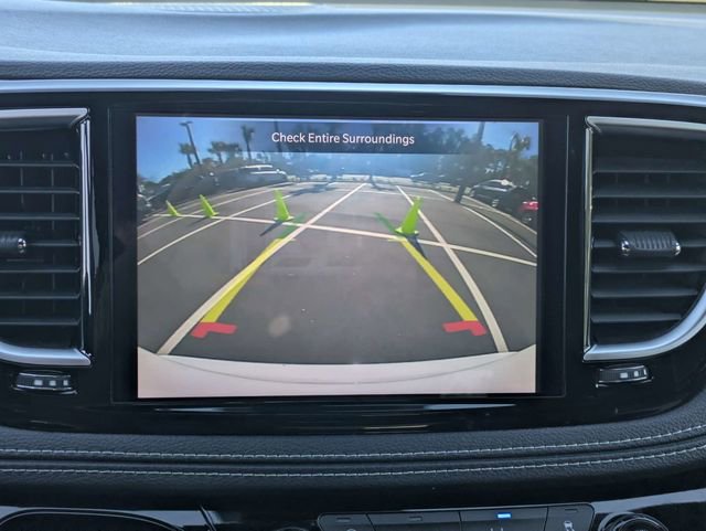 Used 2025 Chrysler Pacifica Limited image 21