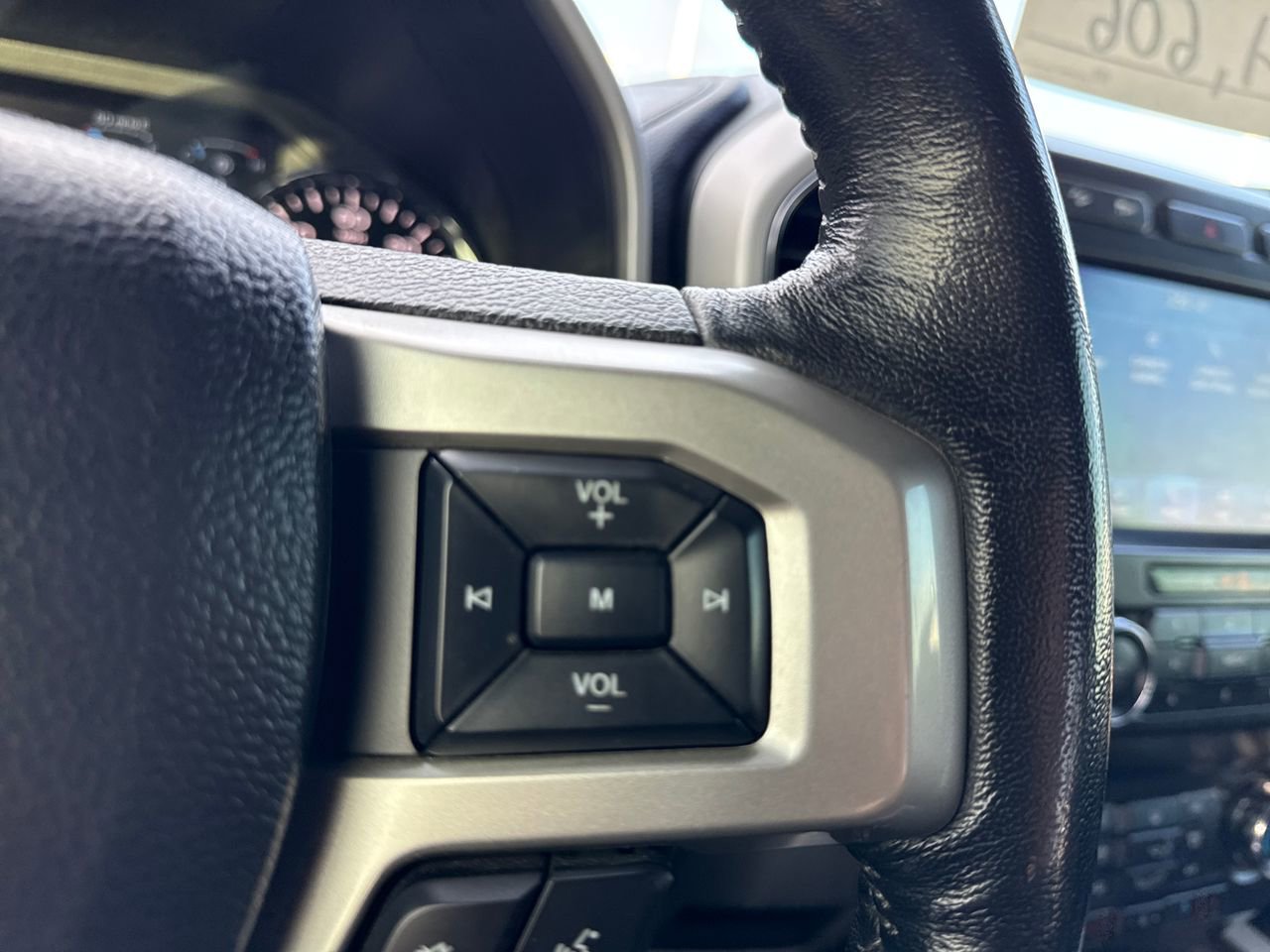 Used 2020 Ford F150 Lariat image 28