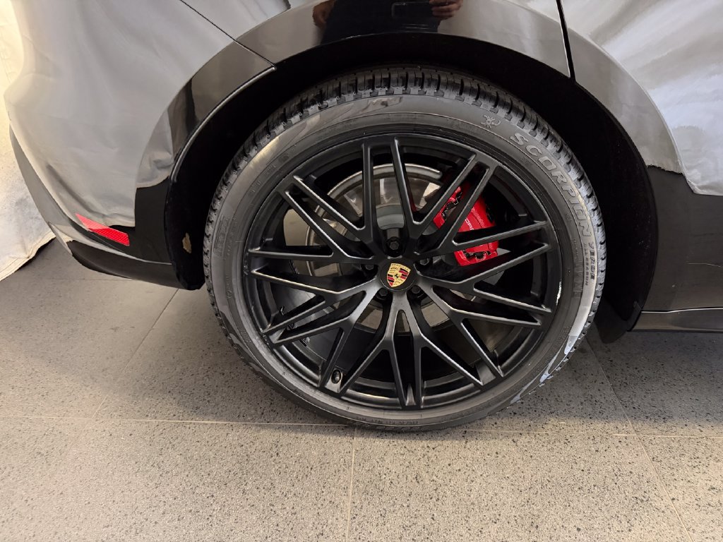 Certified 2023 Porsche Macan GTS AWD/4WD image 12