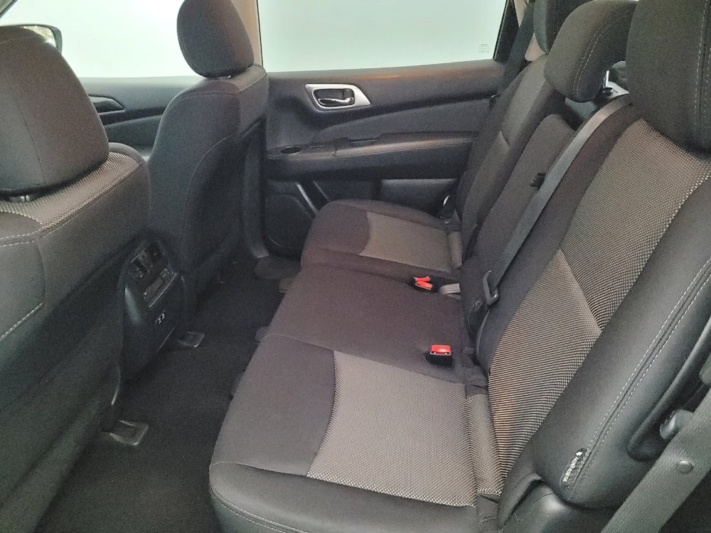 Used 2019 Nissan Pathfinder SV w/ SV Tech Package image 18