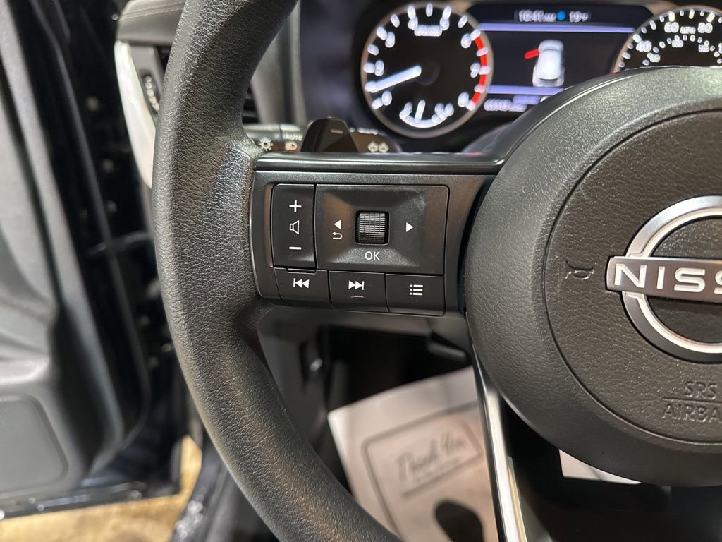 Used 2023 Nissan Rogue S image 17