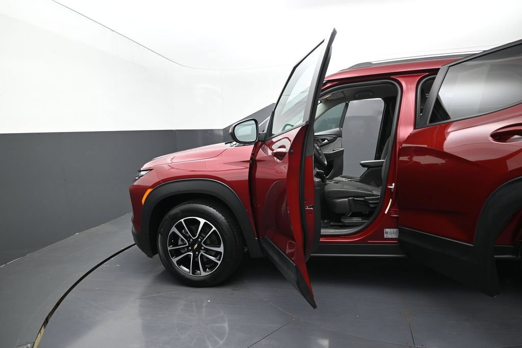 Used 2025 Chevrolet TrailBlazer LT FWD image 13