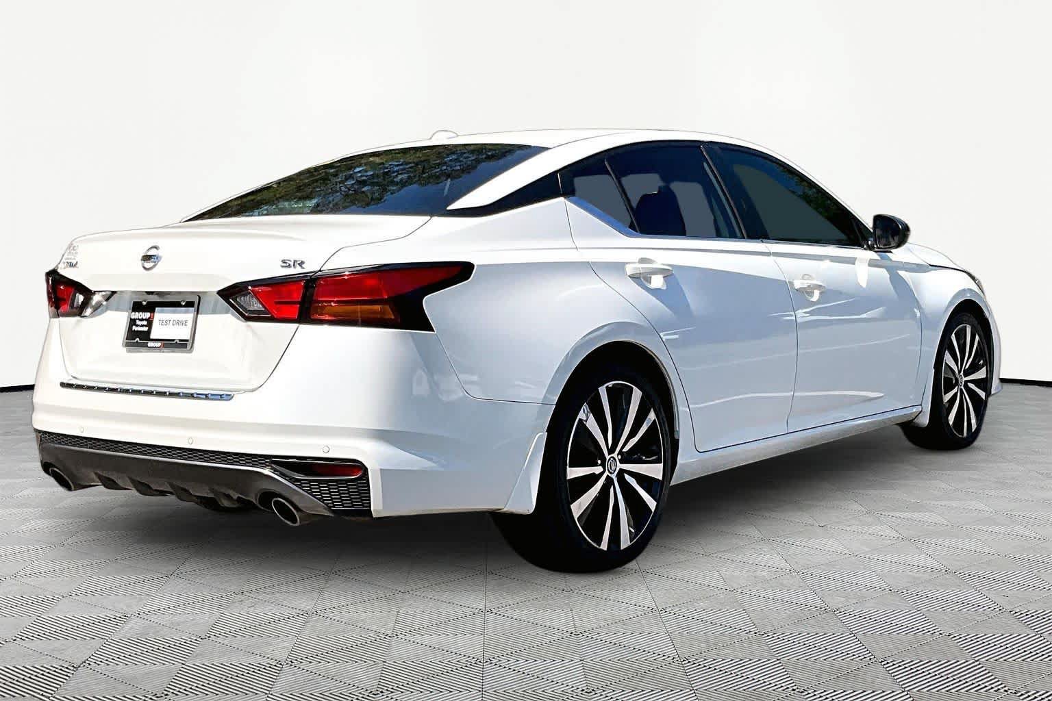 Used 2022 Nissan Altima 2.5 SR FWD image 13