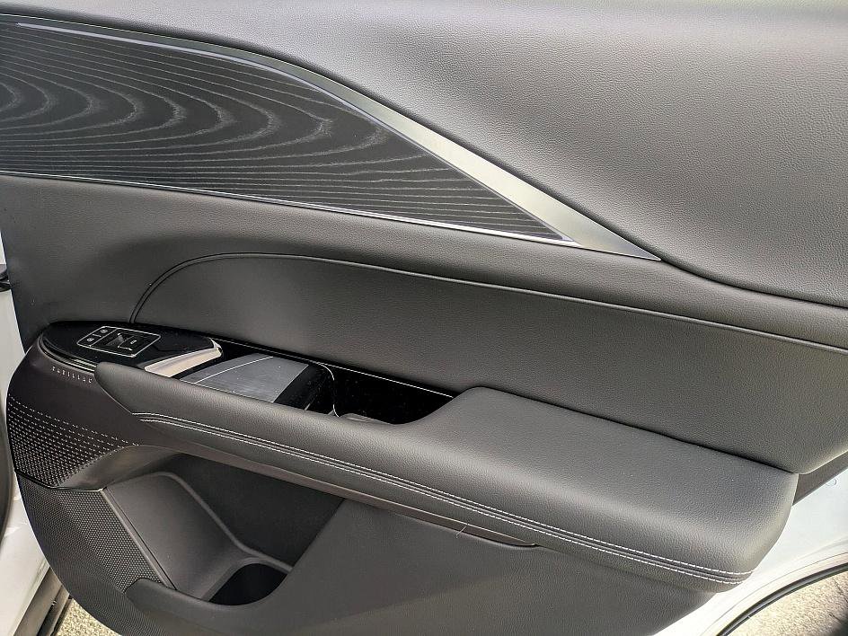 Certified 2025 Cadillac Lyriq Luxury image 27