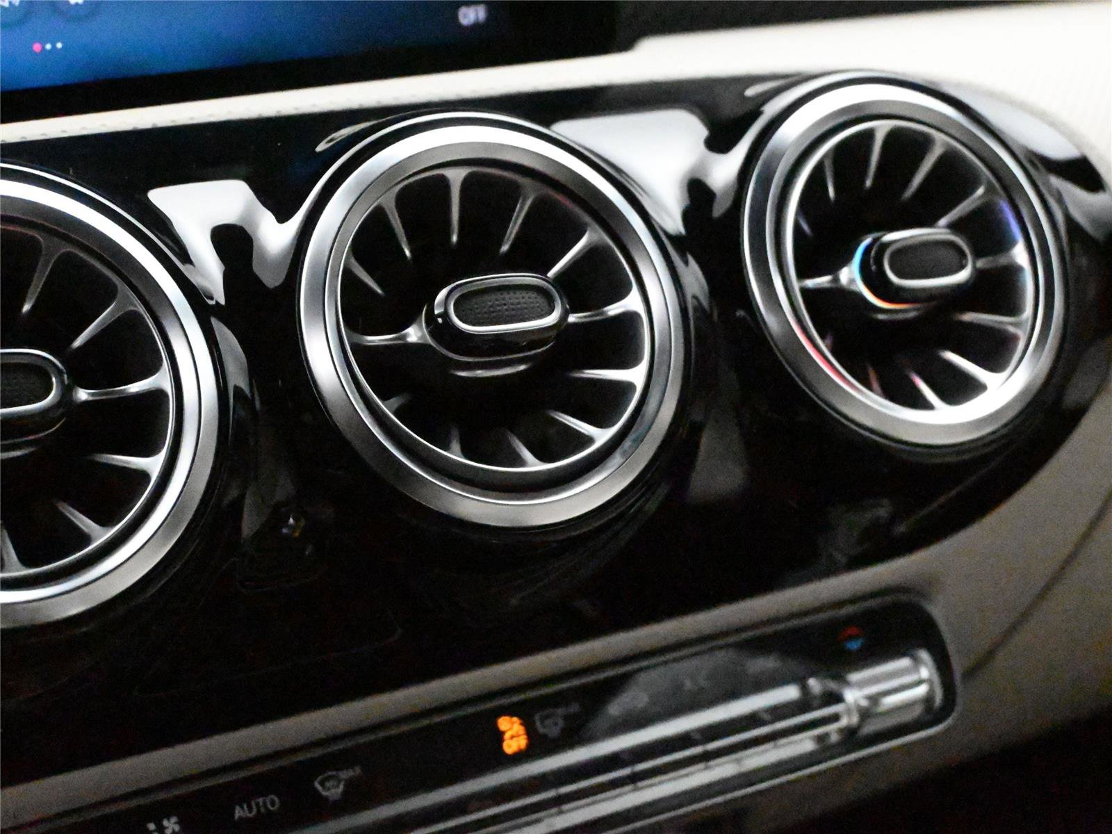 Used 2024 Mercedes-Benz CLA 250 4MATIC image 7