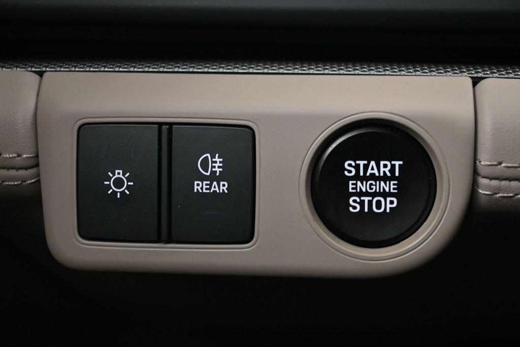Certified 2024 Porsche Panamera image 25