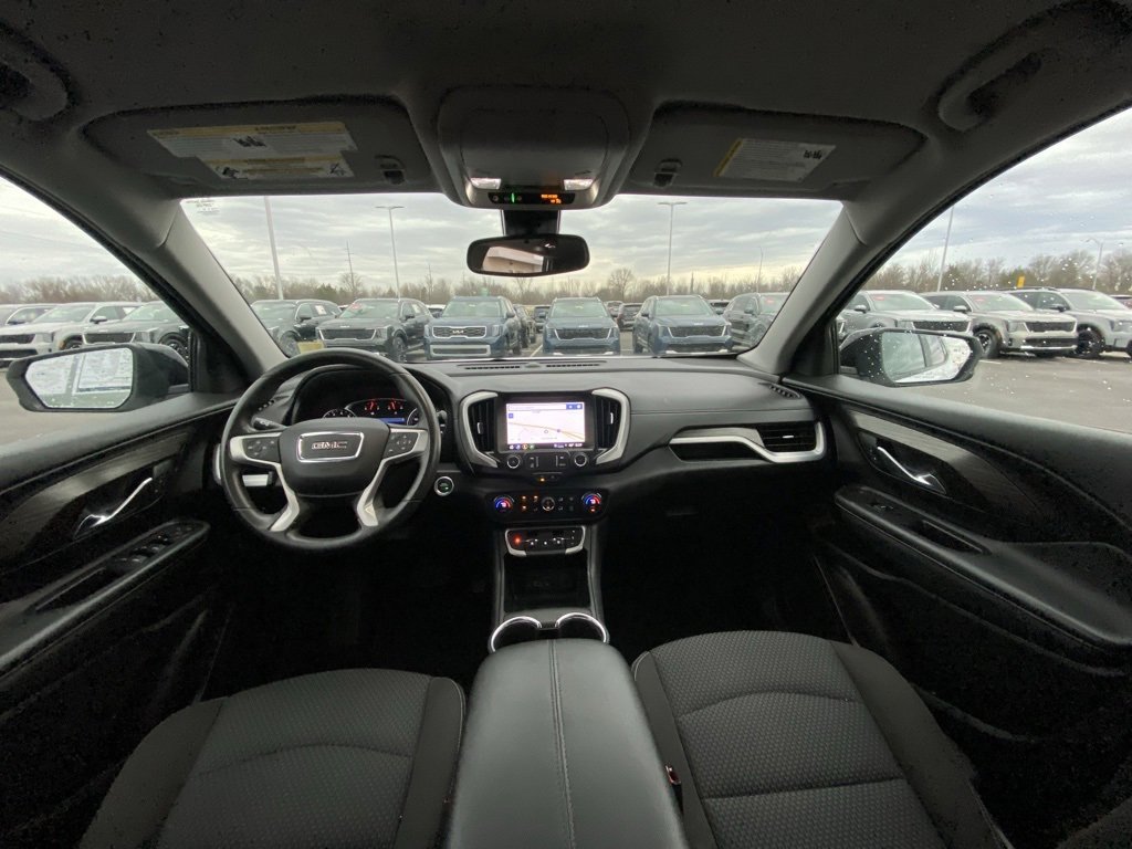 Used 2024 GMC Terrain SLE w/ Driver Convenience Package image 24