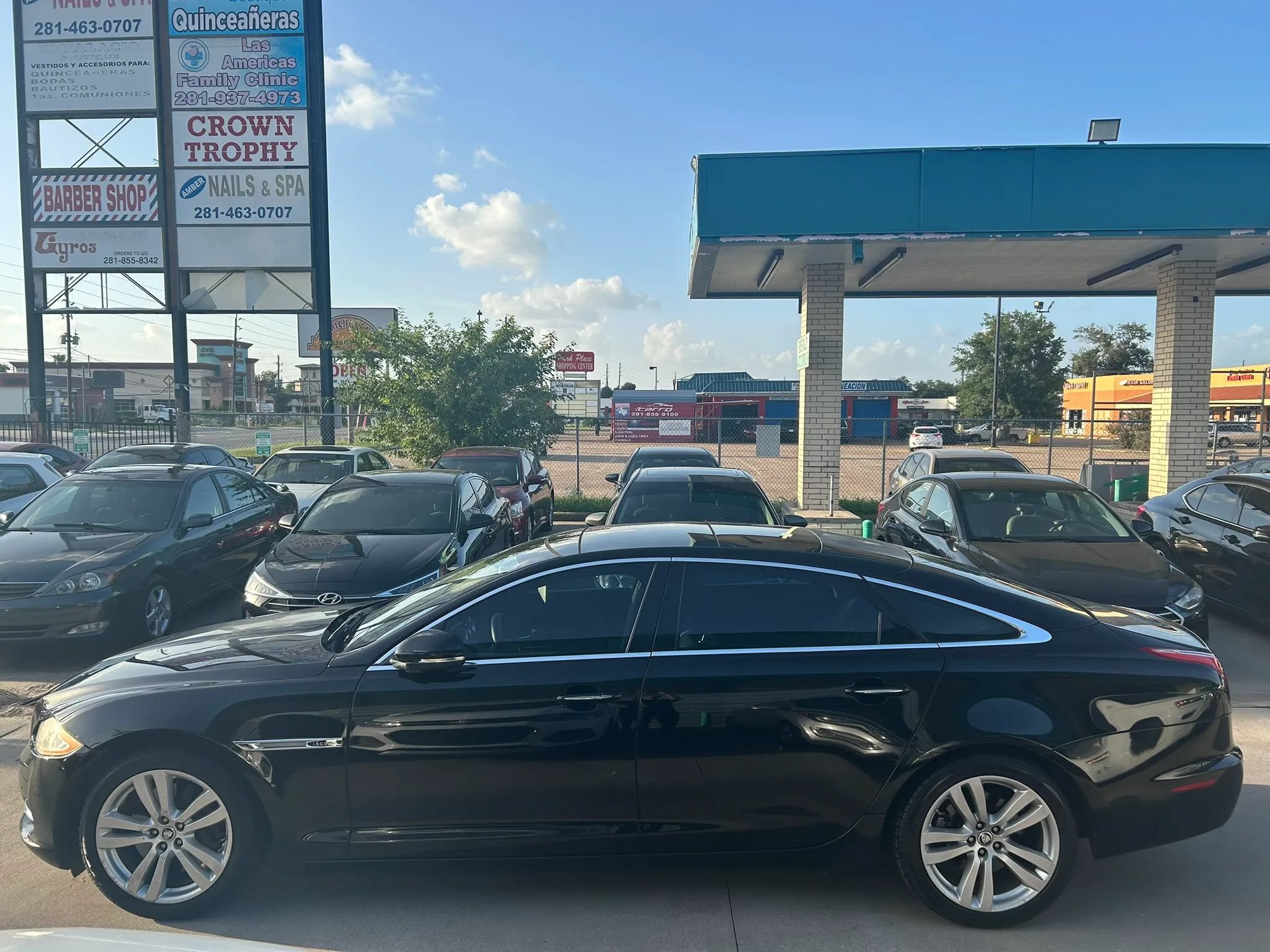 Used 2011 Jaguar XJ L RWD image 2