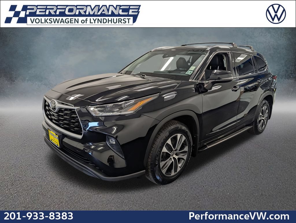 Used 2021 Toyota Highlander XLE