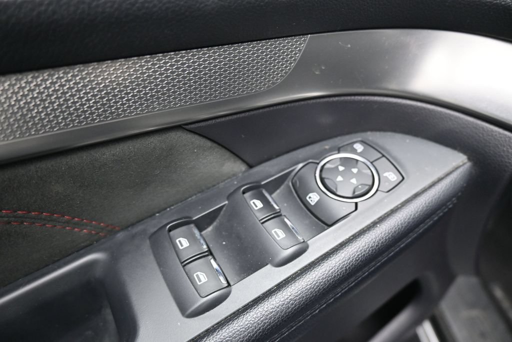 Used 2018 Ford Explorer XLT w/ Equipment Group 202A FWD image 9