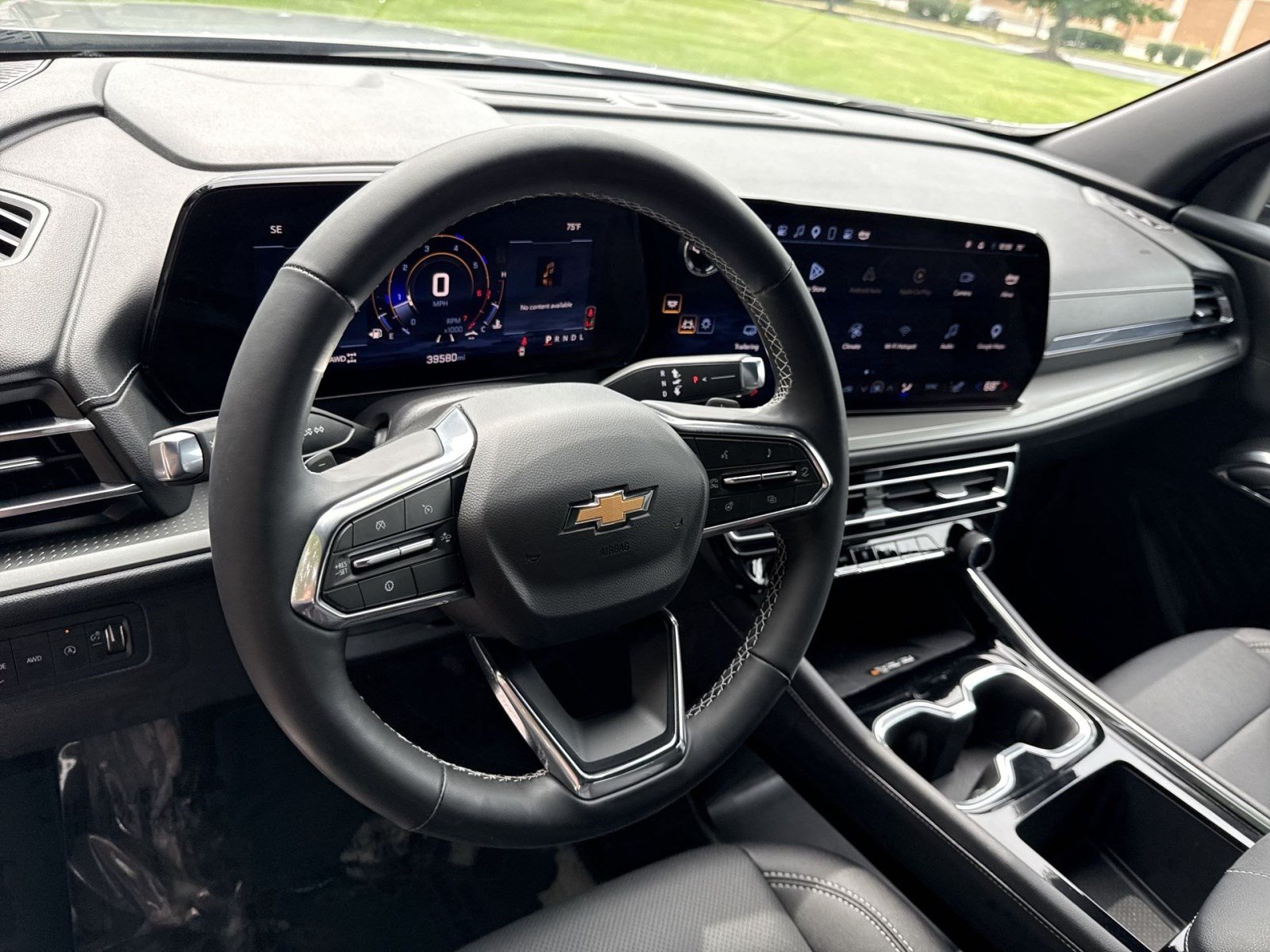 Used 2025 Chevrolet Traverse LT AWD/4WD image 16