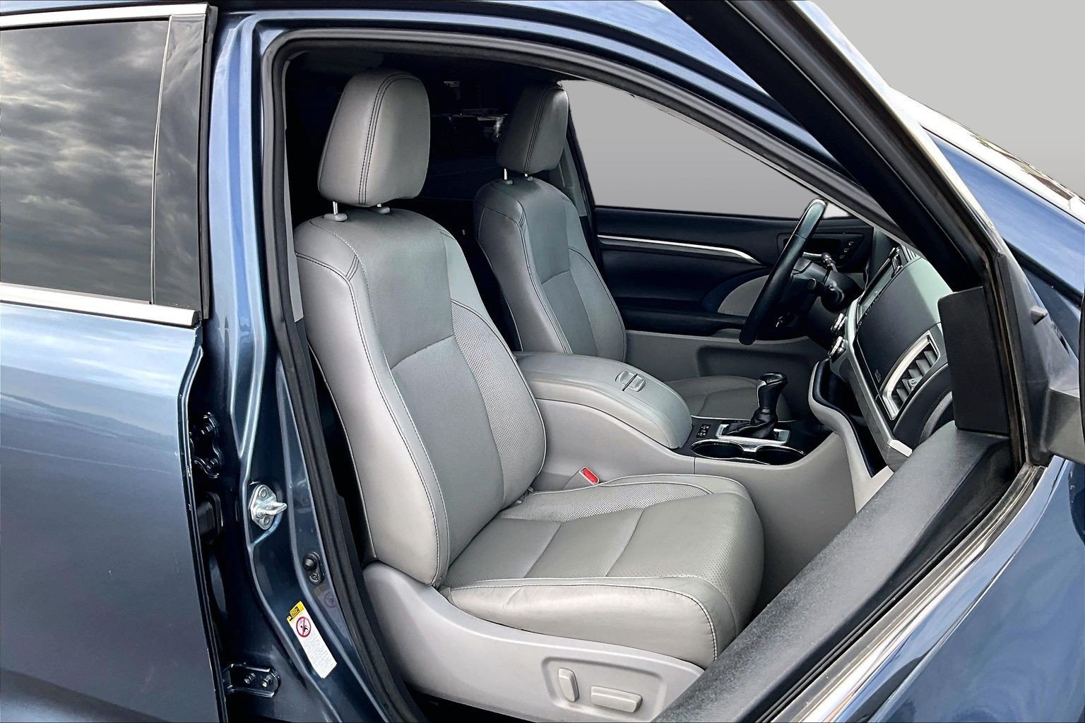 Used 2017 Toyota Highlander Limited w/ Carpet Mat Package FWD image 7