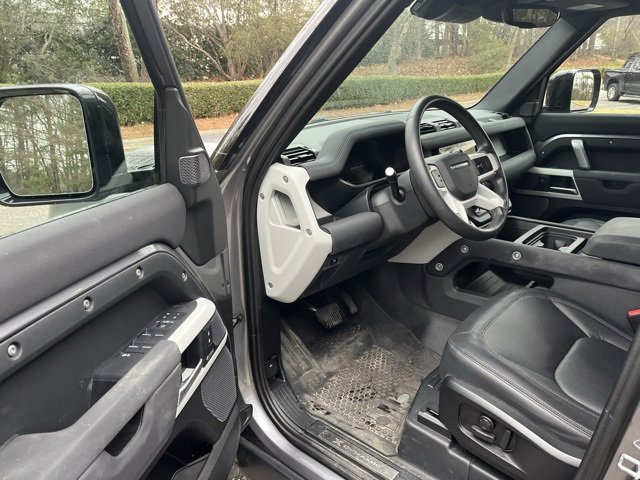 Used 2023 Land Rover Defender 110 X-Dynamic SE image 4