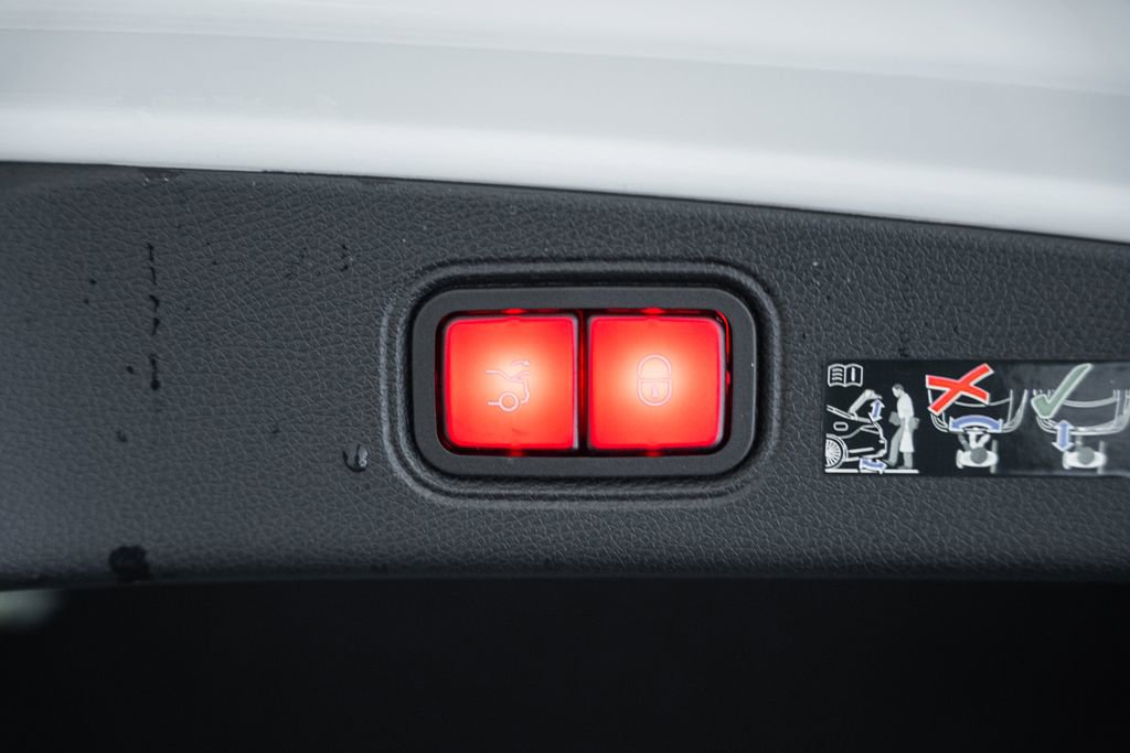 Used 2023 Mercedes-Benz E 450 E 450 image 13