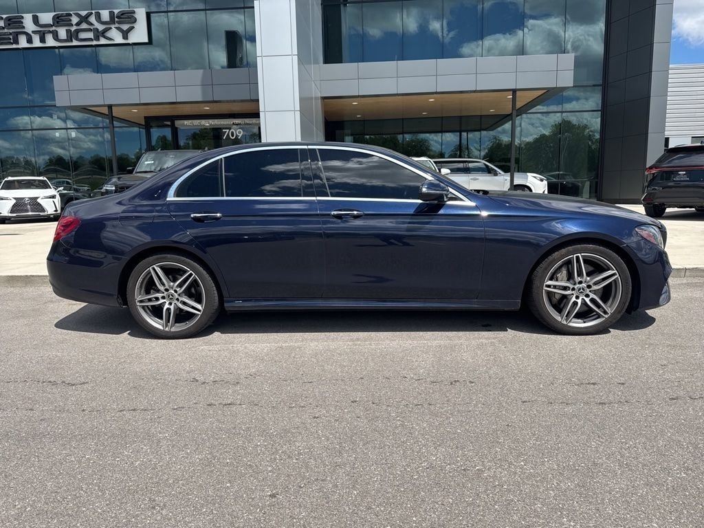Used 2019 Mercedes-Benz E 300 4MATIC image 2