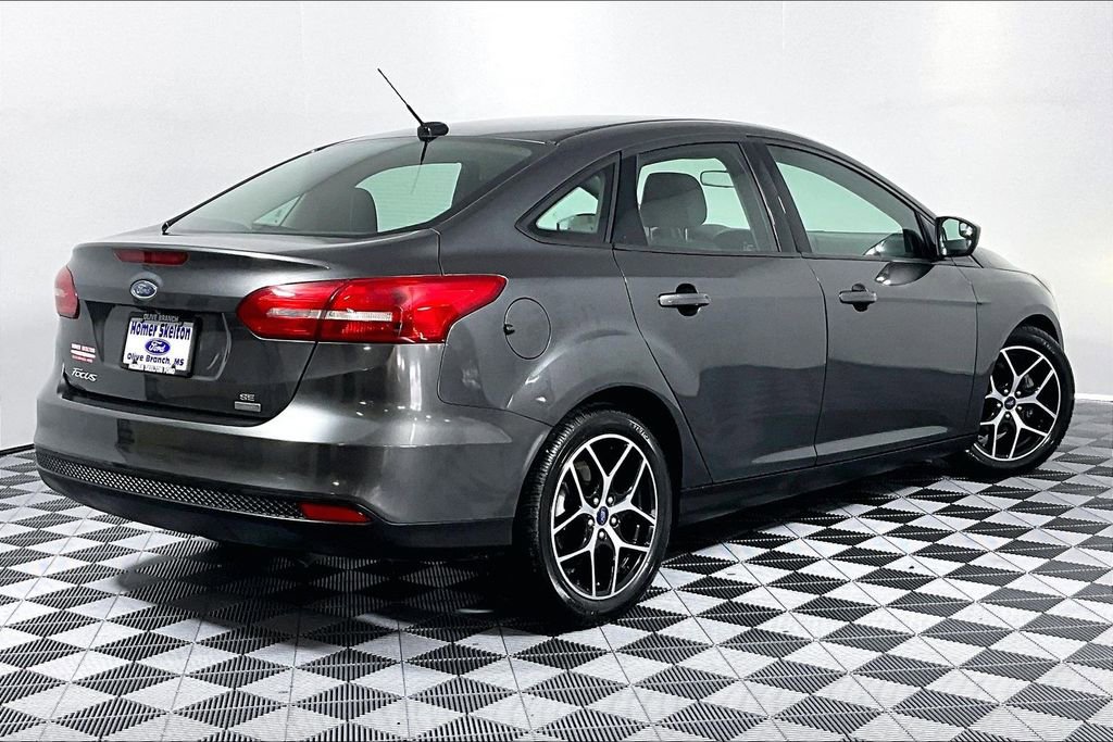 Used 2018 Ford Focus SE w/ SE Appearance Package FWD image 12