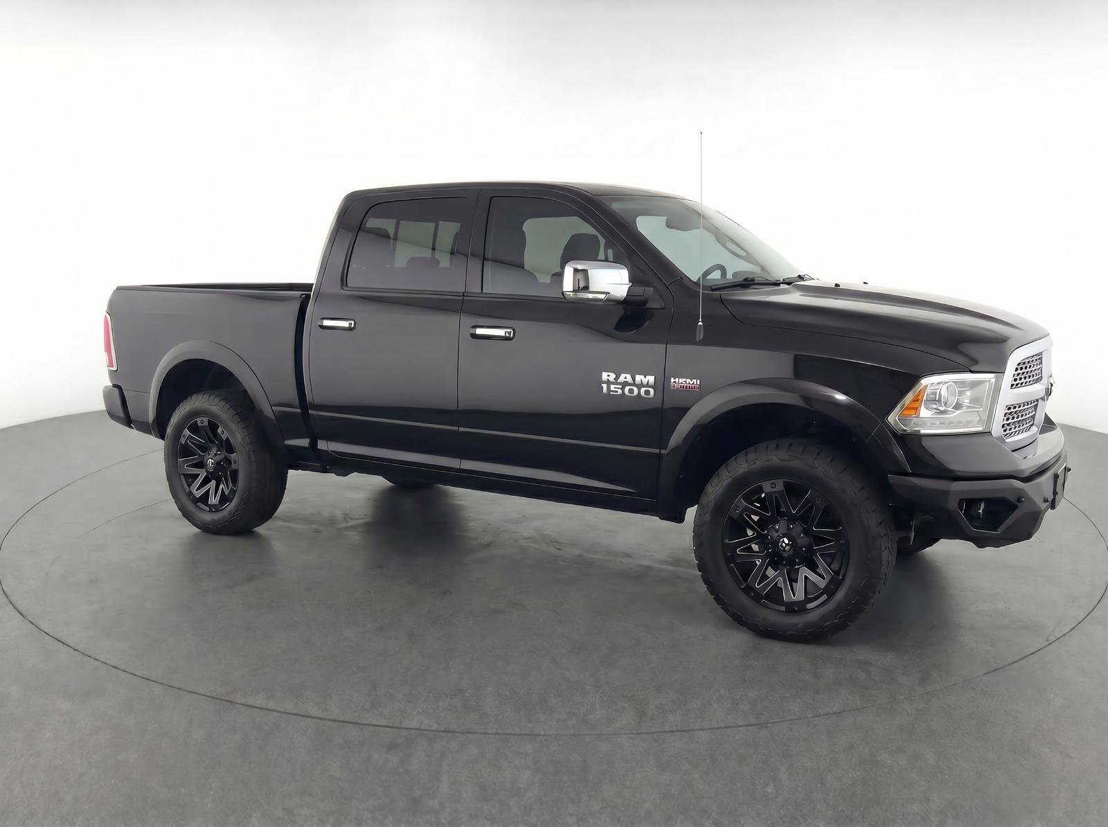 Used 2017 RAM 1500 Laramie AWD/4WD image 2