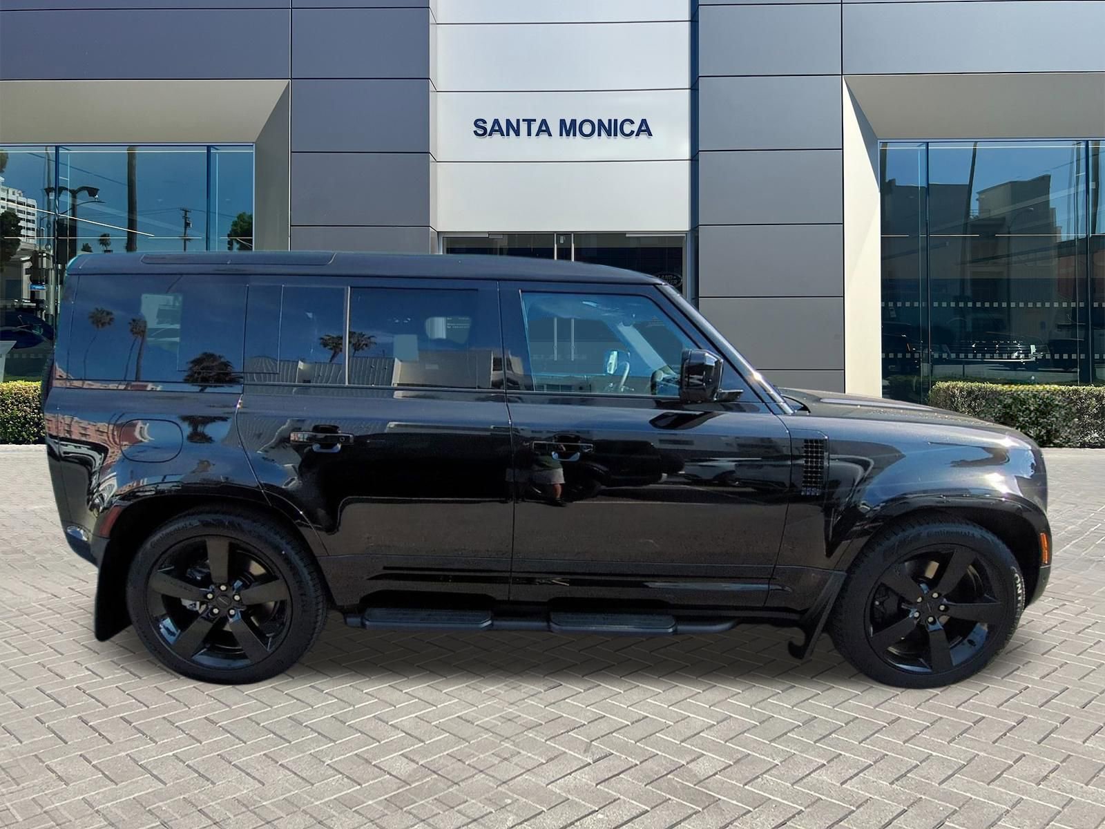 New 2026 Land Rover Defender 110 X-Dynamic SE image 6