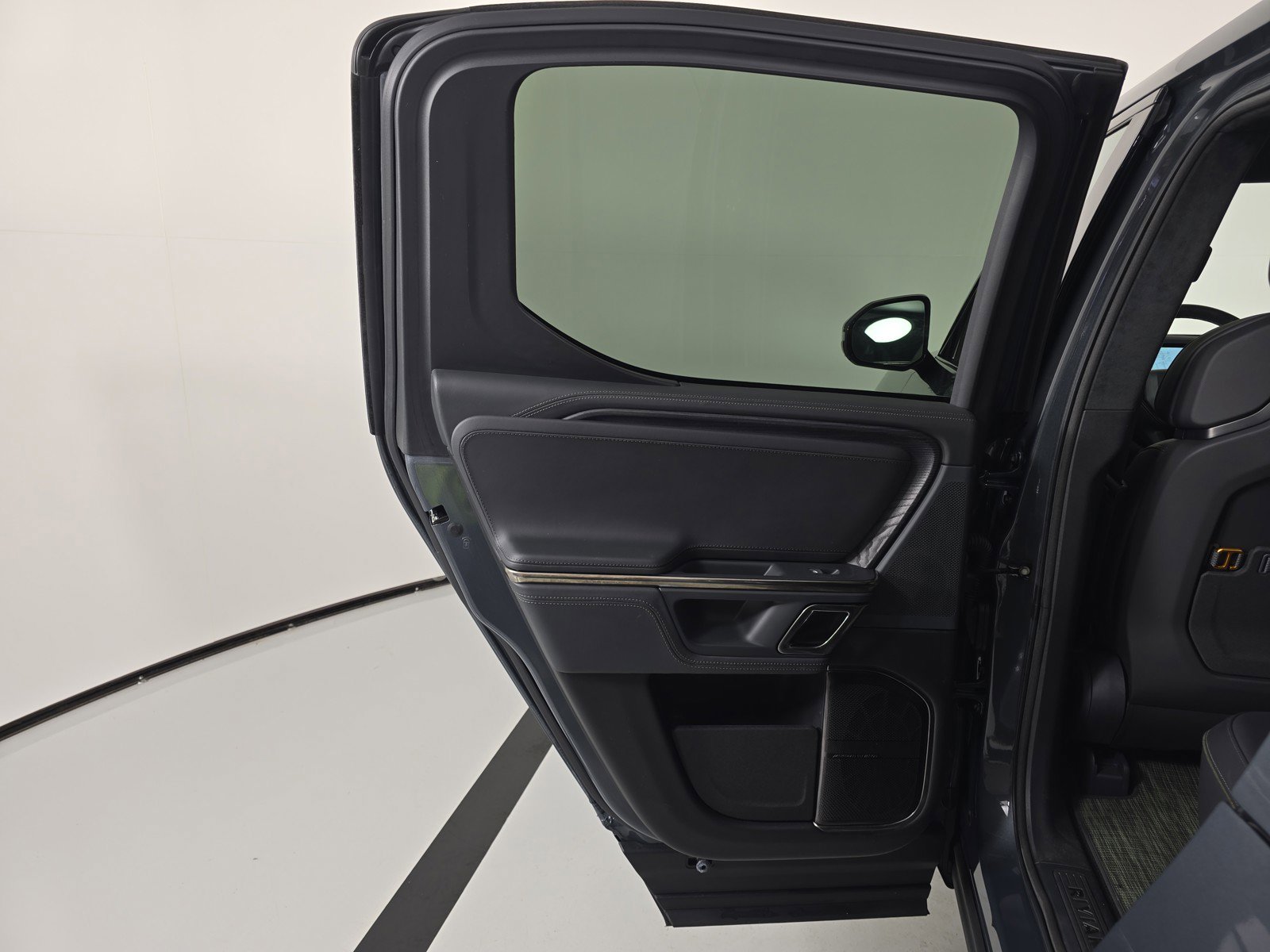 Used 2022 Rivian R1T Adventure AWD/4WD image 19