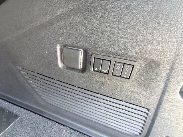 Certified 2025 Chevrolet Suburban Premier AWD/4WD image 21