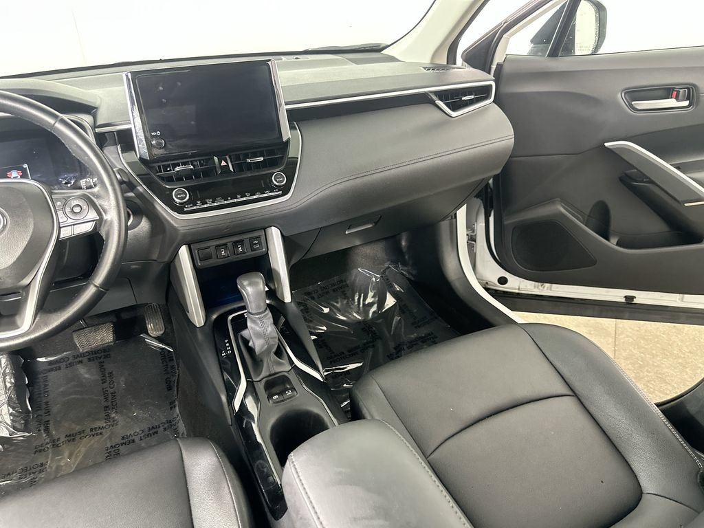 Used 2023 Toyota Corolla Cross XLE FWD image 21