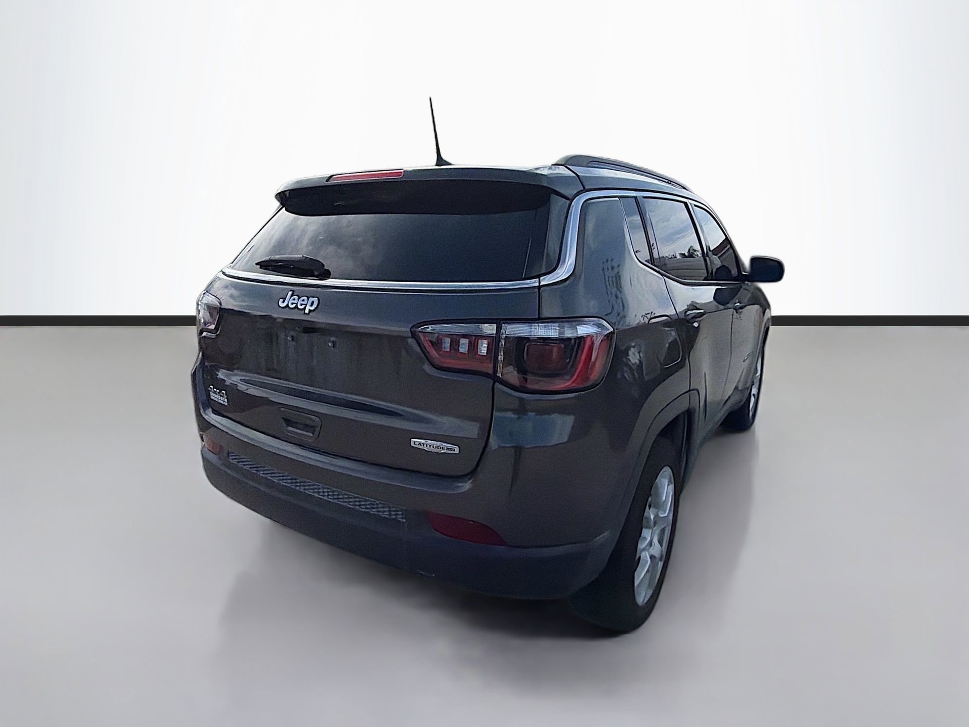 Used 2023 Jeep Compass Latitude image 4