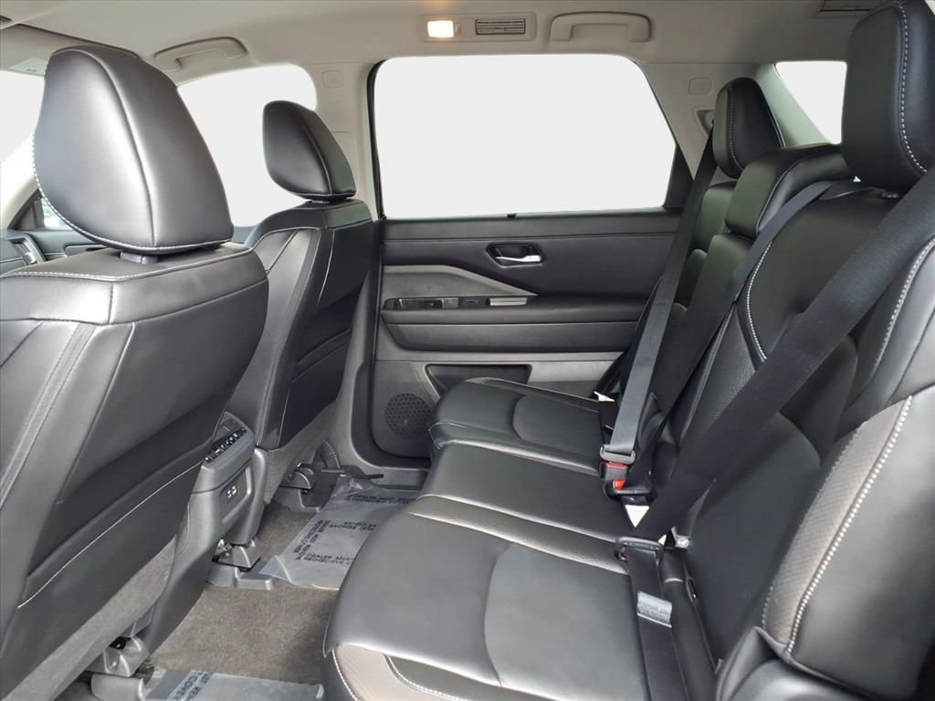 Used 2024 Nissan Pathfinder SL image 14