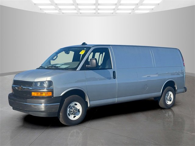 Used 2025 Chevrolet Express 3500 Extended w/ Driver Convenience Package image 3