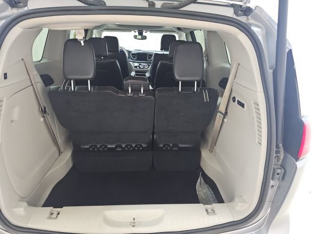 Used 2020 Chrysler Pacifica Limited FWD image 8