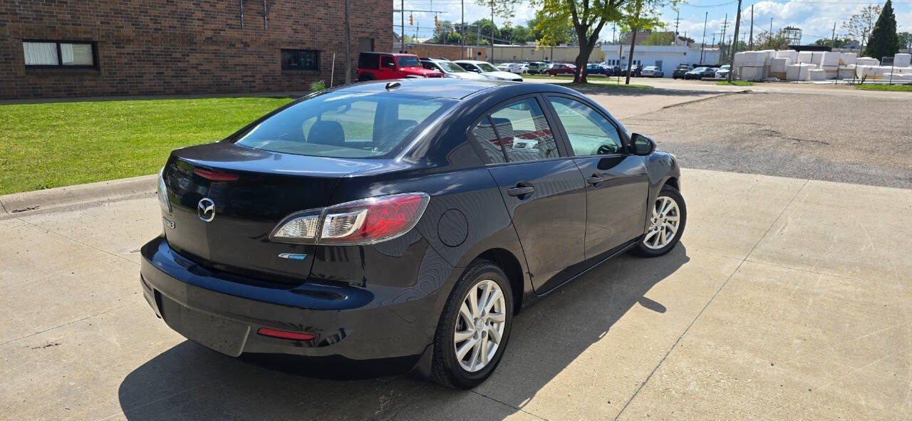 Used 2012 MAZDA MAZDA3 i Grand Touring w/ Tech Pkg FWD image 5