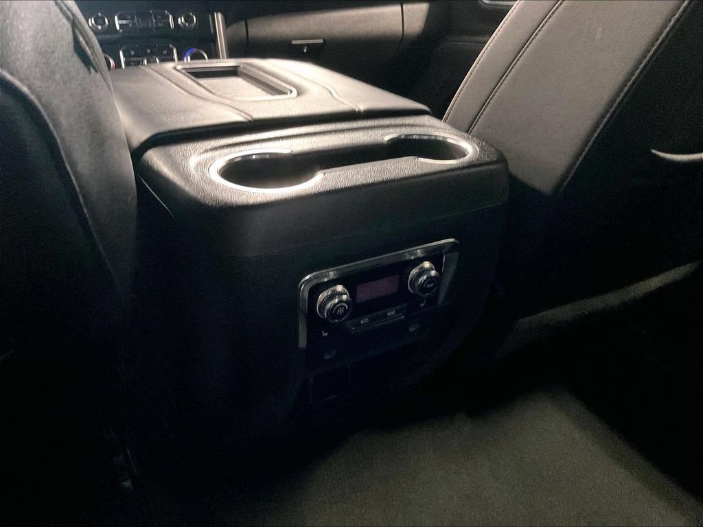 Used 2023 GMC Yukon SLT w/ SLT Premium Package AWD/4WD image 29