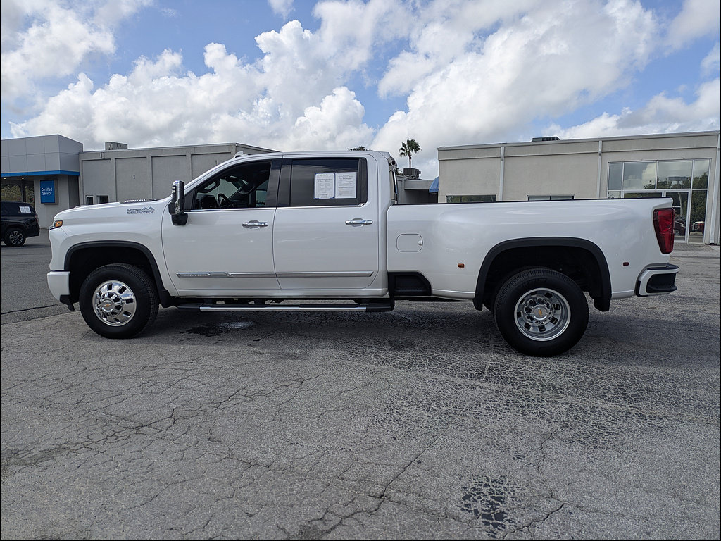 Used 2025 Chevrolet Silverado 3500 High Country w/ Technology Package AWD/4WD image 4