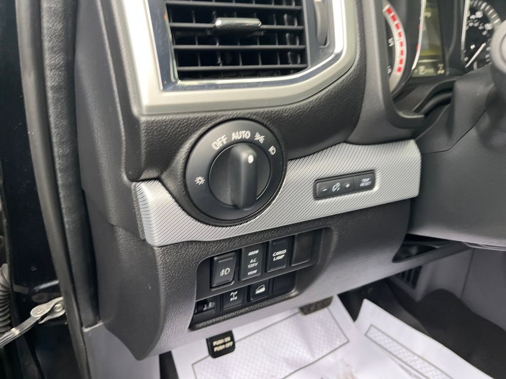 Used 2017 Nissan Titan PRO-4X image 13