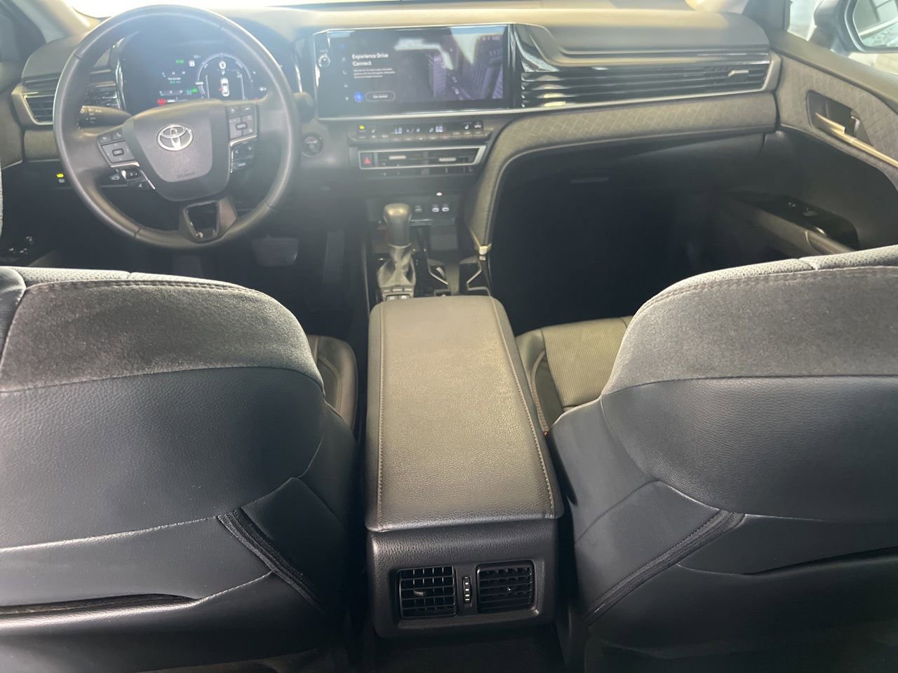 Used 2025 Toyota Camry XLE FWD image 15