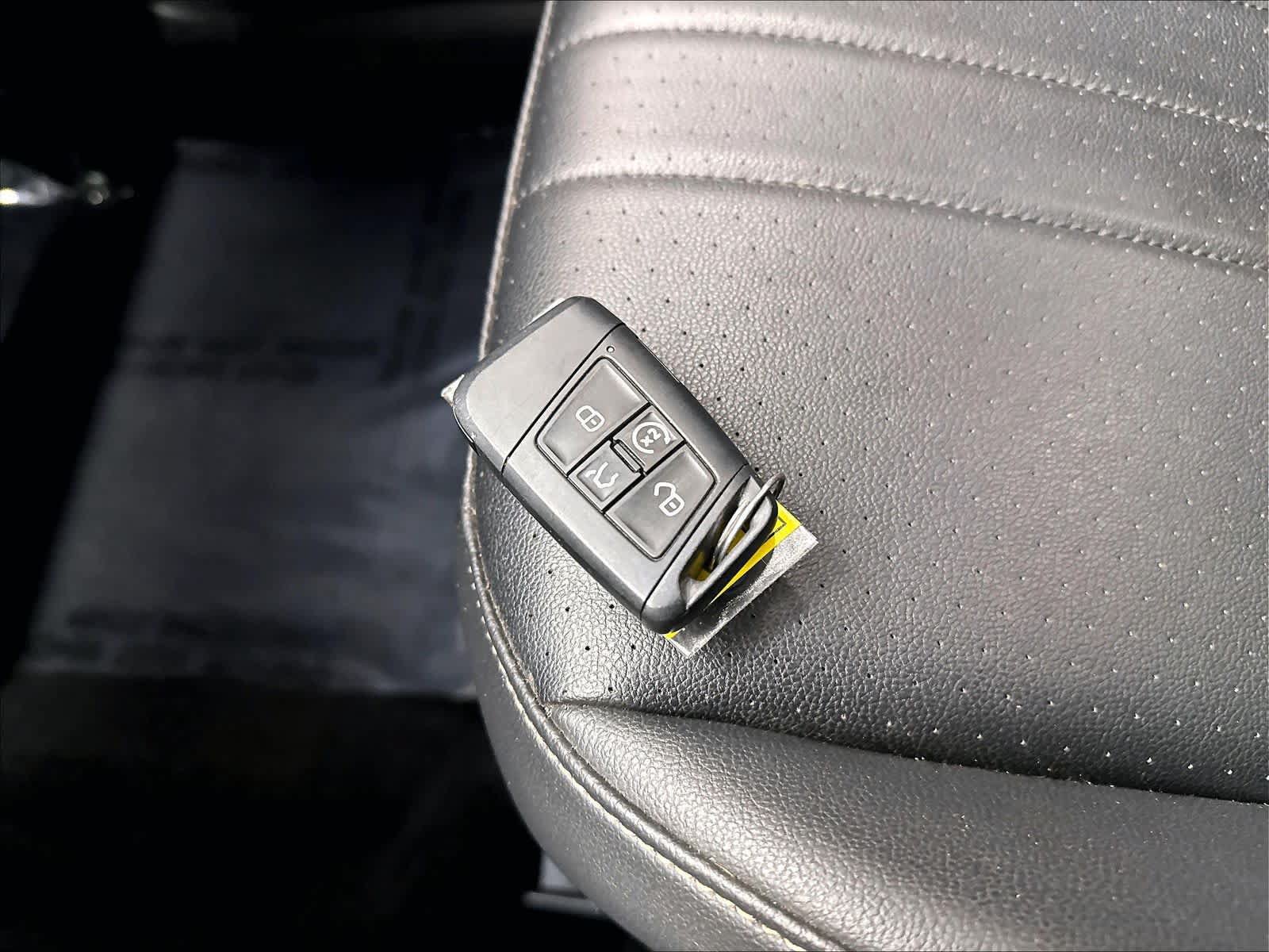 Used 2024 Volkswagen Tiguan SE R-Line FWD image 38