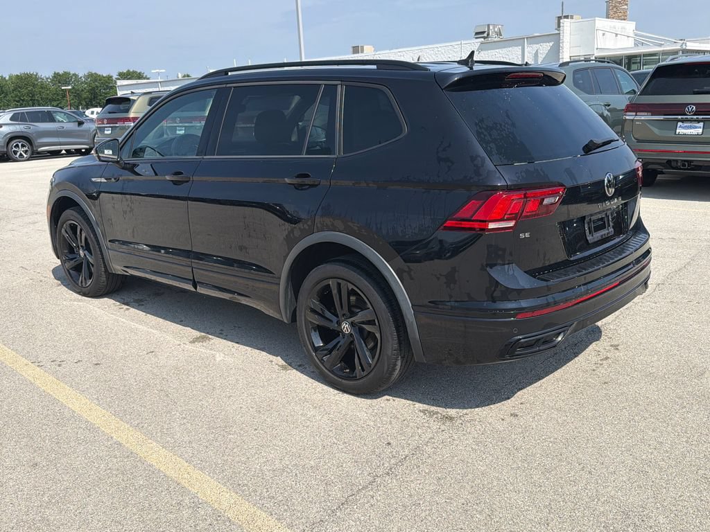 Used 2023 Volkswagen Tiguan SE R-Line AWD/4WD image 4
