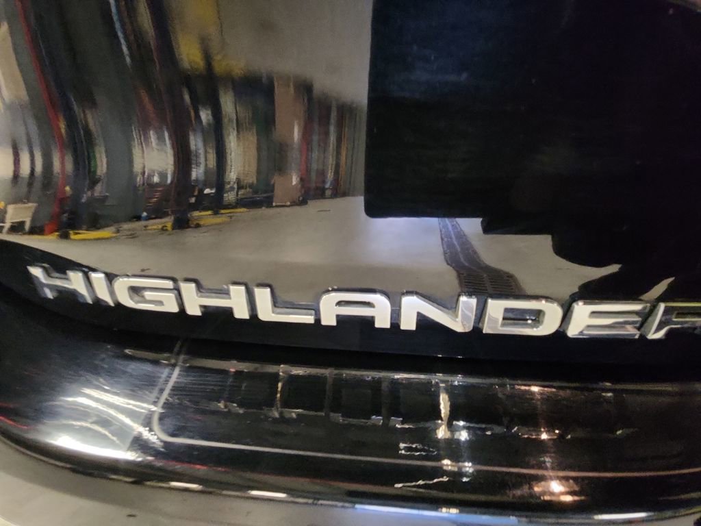Used 2023 Toyota Highlander XLE AWD/4WD image 32
